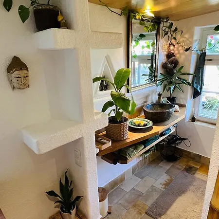 Bali-style Tinyhaus Am Wald